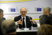 Moscovici Favors “Lighter” Supervision Over Greek Economy