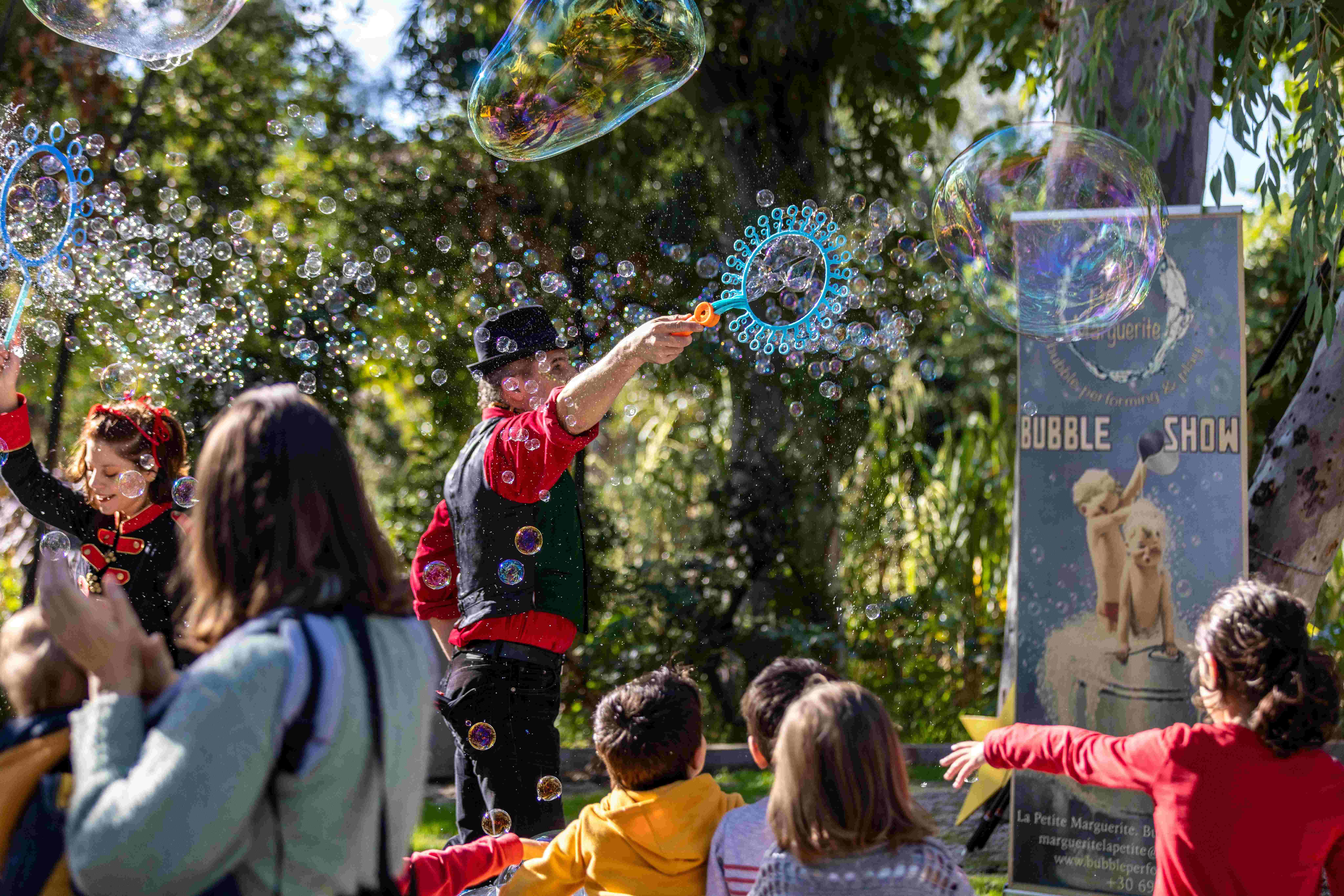 ChristmasInAthens Xmas Market Bubble Show 1