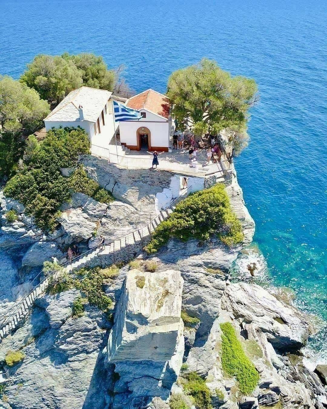 La20chiesetta20di20Agios20Ioannis20sto20Kastri2C20isola20di20F09D97A6F09D97B8F09D97BCF09D97BDF09D97B2F09D97B9F09D97BCF09D98802C20celebre20per20il20film20Mamma20m