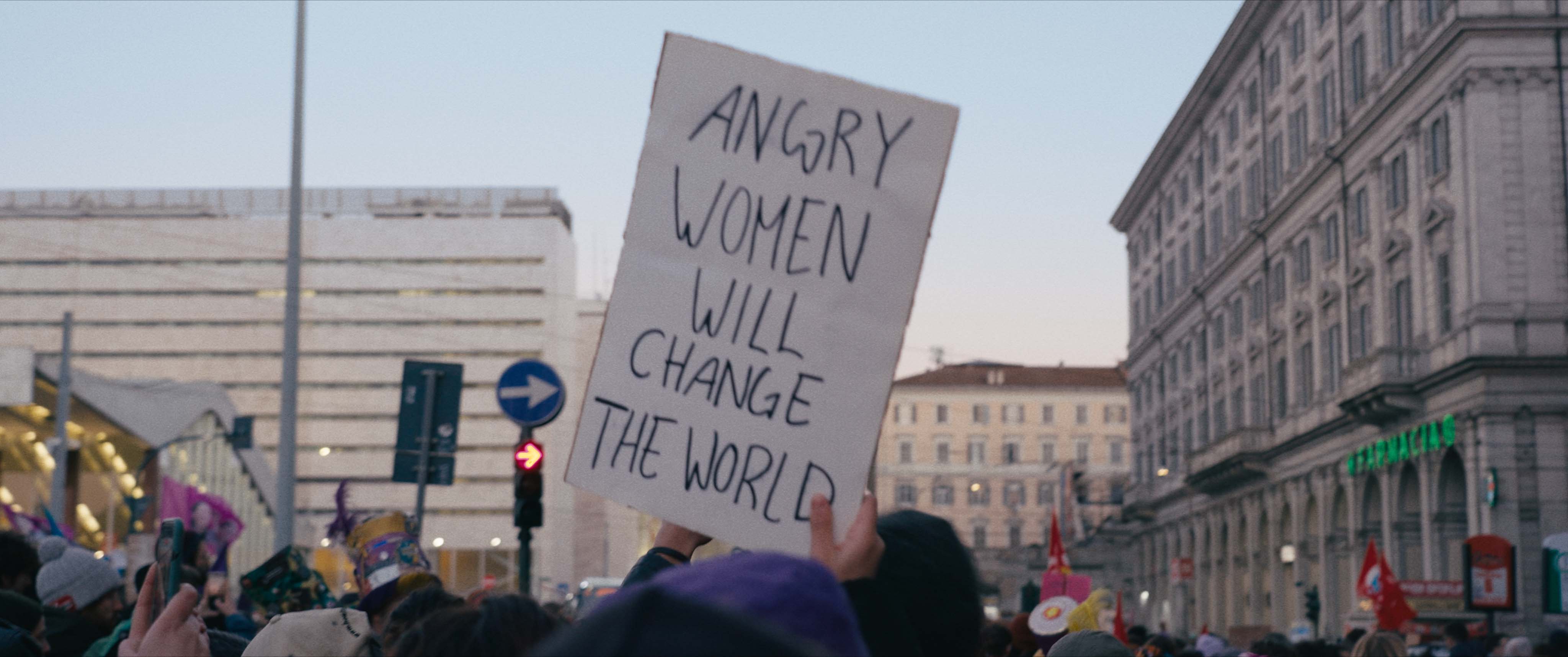 STRAYBODIES STILL 246027