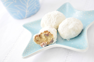 Traditional Homemade Kourabiedes