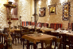 To Kouti Restaurant - Monastiraki
