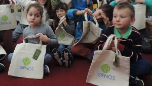 Greek Islanders Snub Plastic Bags