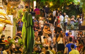 An Estimated 19 Million Tourists To Greece In 2014