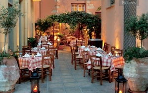 Daphne’s Restaurant in Plaka
