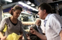 Varvakeio Market Impresses Renowned American Chef