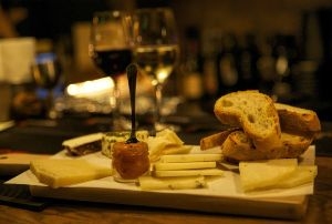 New Wine Pub: Corks &amp; Forks