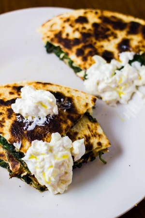 Greek Spinach &amp; Feta Quesadillas By The Greek Glutton