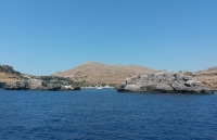 Ministry Lifts Swimming Ban Along Attica Coast After Oil Spill