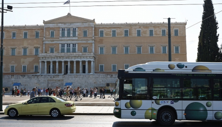 New Bus Line Links Piraeus With Athens City Center