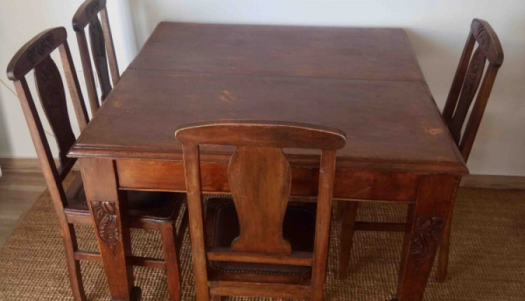 1 Table & 4 Chairs For Sale