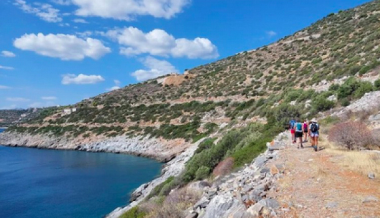 Hiking & Yoga Escape In Pelio