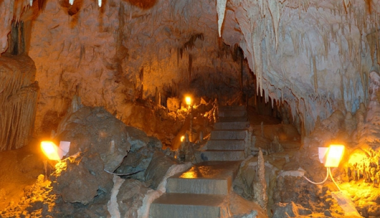Discover Anemotripa Cave