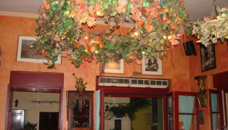 Melina Cafe In Plaka Honours Melina Mercouri