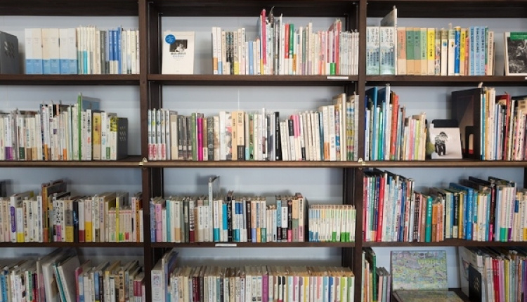 Over 1,000 Books In An Old Mini-Bus - Greece's Mobile Library For Refugees