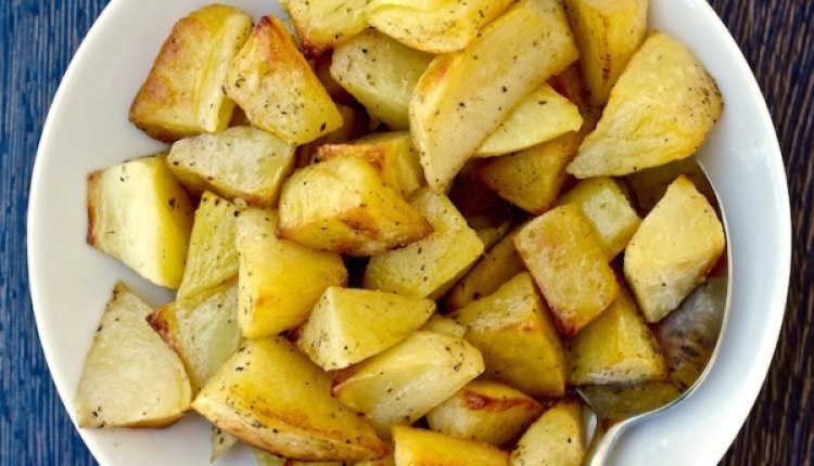 Patates Fournou - Greek Roasted Potatoes With Lemon & Garlic