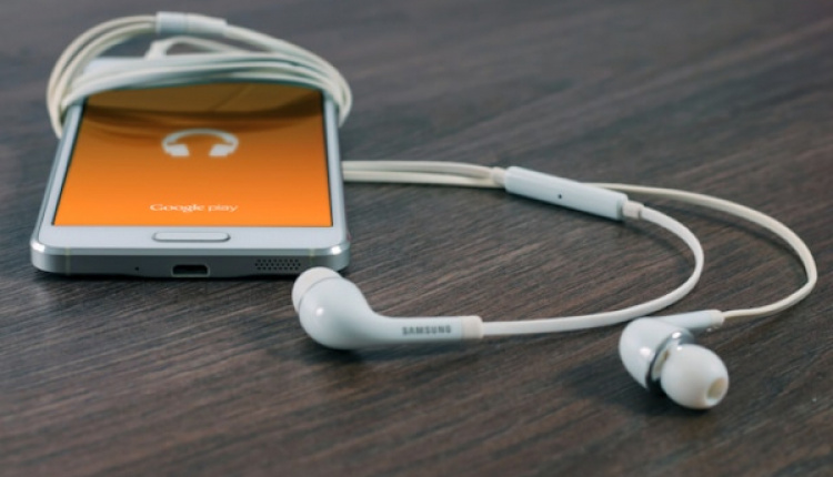 Top Greek Podcasts You Need To Listen To Right Now