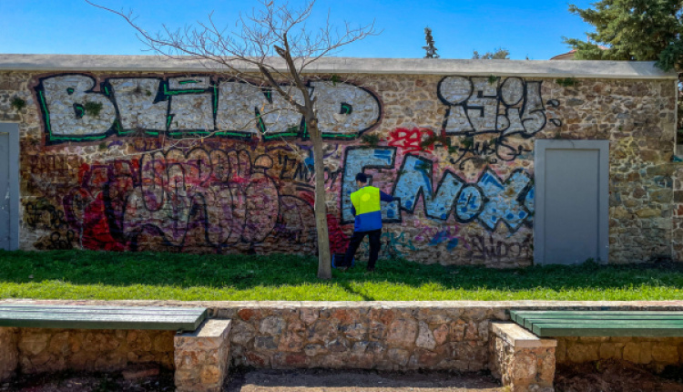 Athens’ Anti-Graffiti Initiative Cleans Up Ermou Street
