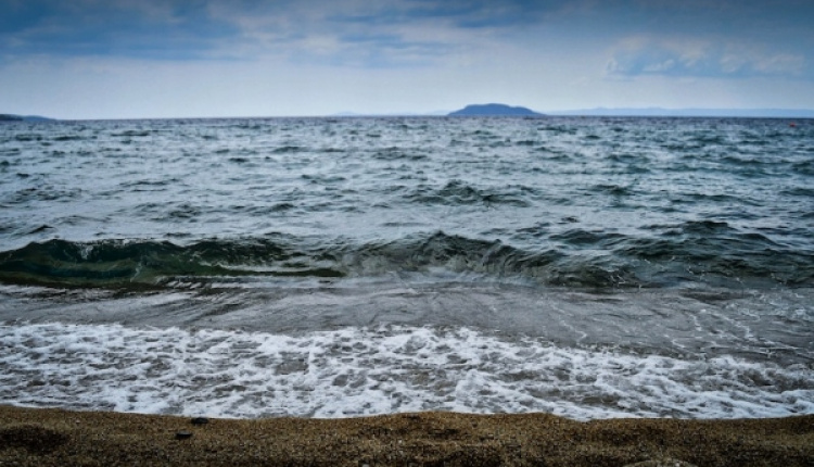 Merchant Marine Minister Declares Athens Coastline 'Almost Oil-Free'