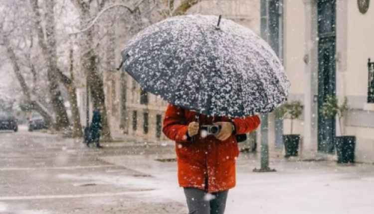 Amazing Pictures Of Athens & The Greek Islands Covered In Snow