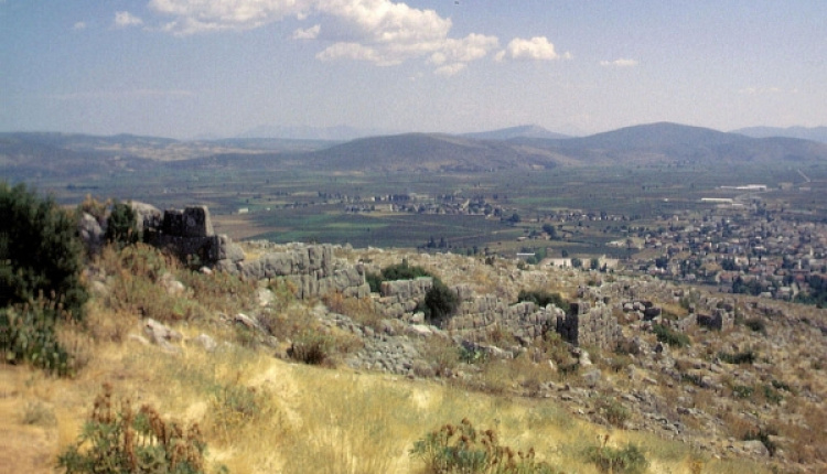 One Of The Largest Mycenean-Era Carved Tombs Found In Greece