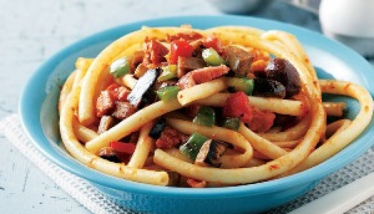 Thick Spaghetti With Sauce, Sausage & Vegetables