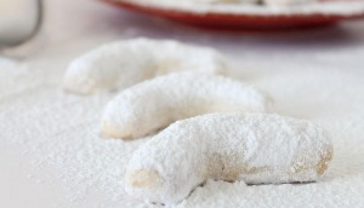 Kourabiedes - Greek Butter Cookies