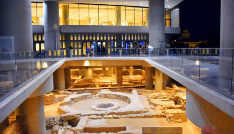 An Unexpected Visitor At The Acropolis Museum