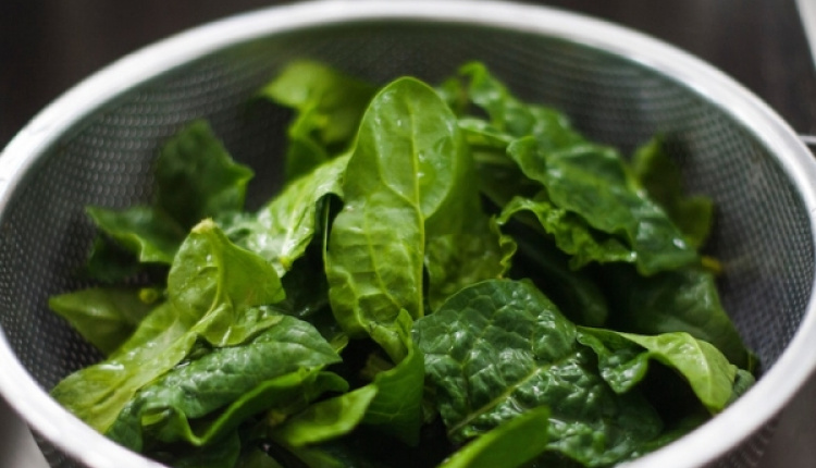 Mediterranean Spinach And White Bean Salad With Feta Cheese