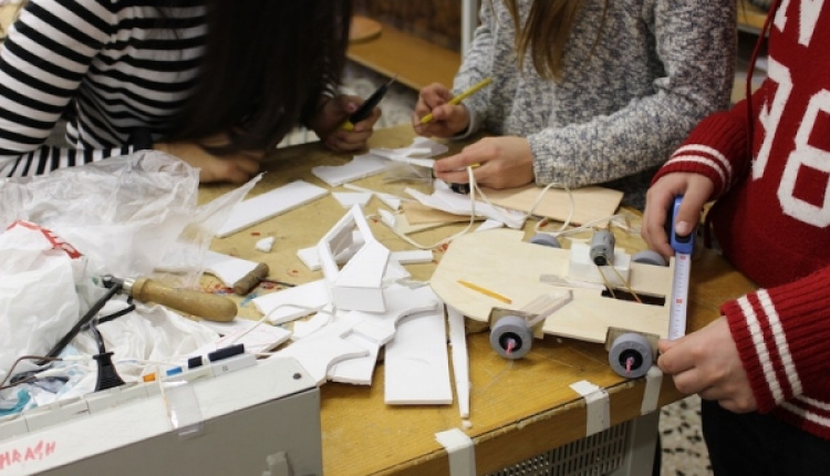 Athens Gets Its First Makerspace Workshop For Young Professionals