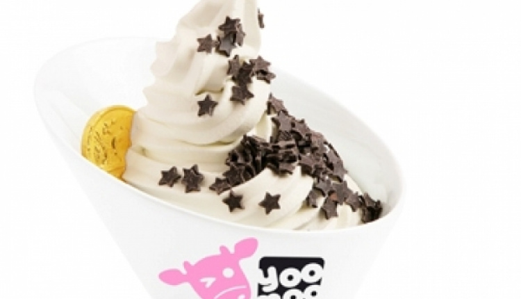 YooMoo: Fat Free Frozen Yogurt in Glyfada