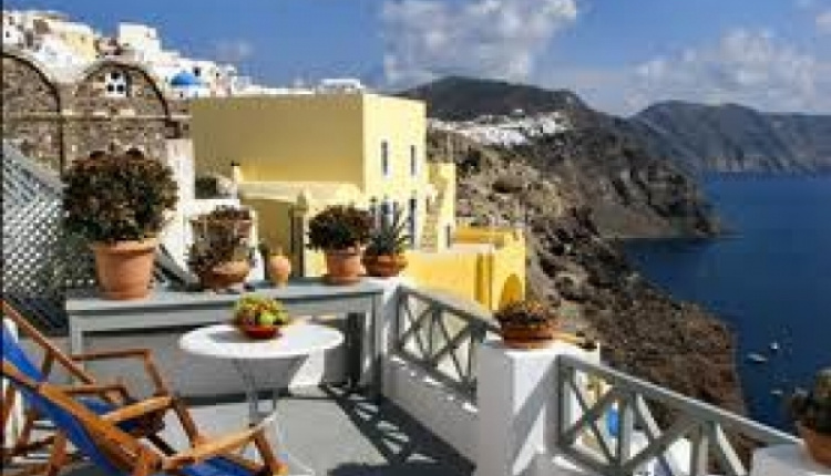 Foreign Buyers Invest In Greek Holiday Homes