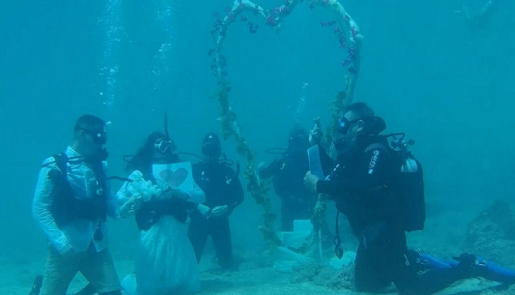 Underwater Wedding Ceremony Held In Alonnisos For The First Time